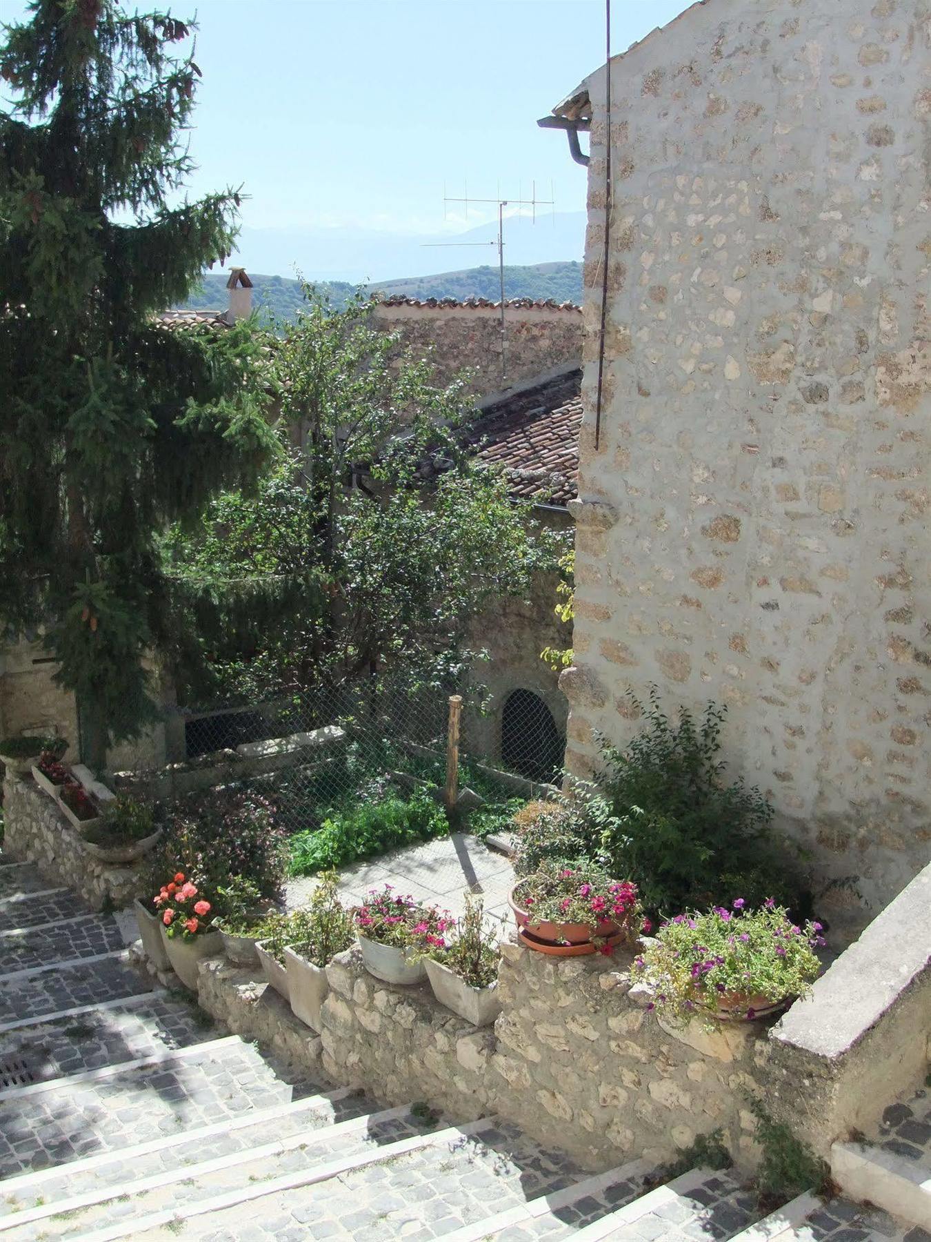 Residenza La Torre Aparthotel Santo Stefano Di Sessanio Εξωτερικό φωτογραφία