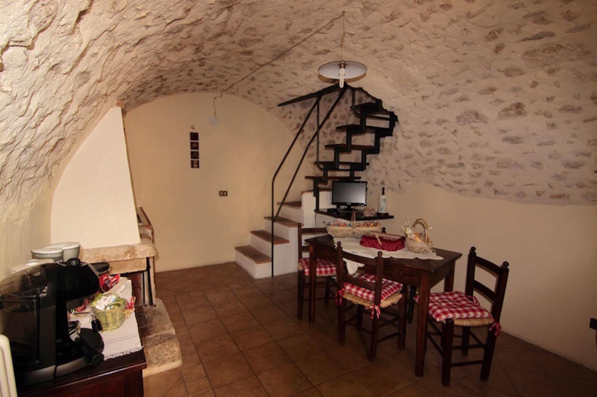 Residenza La Torre Aparthotel Santo Stefano Di Sessanio Εξωτερικό φωτογραφία
